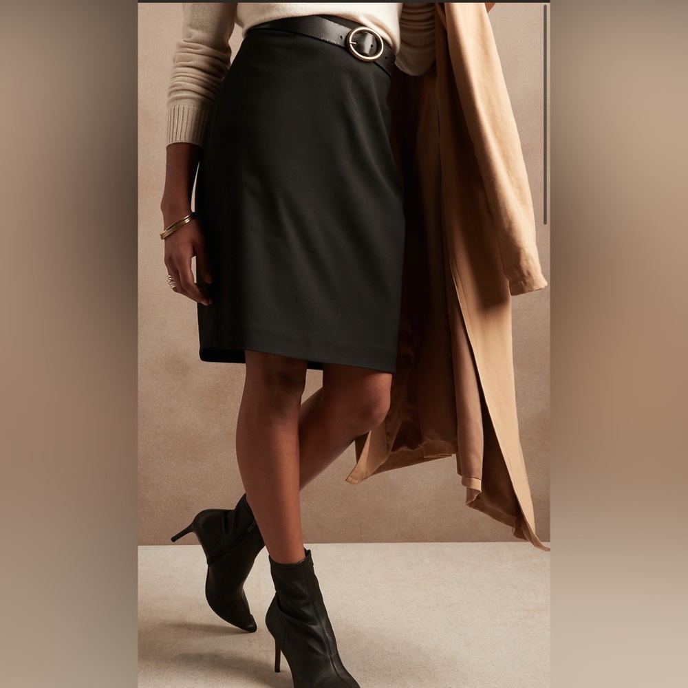 Banana Republic Classic Pencil Skirt in Black